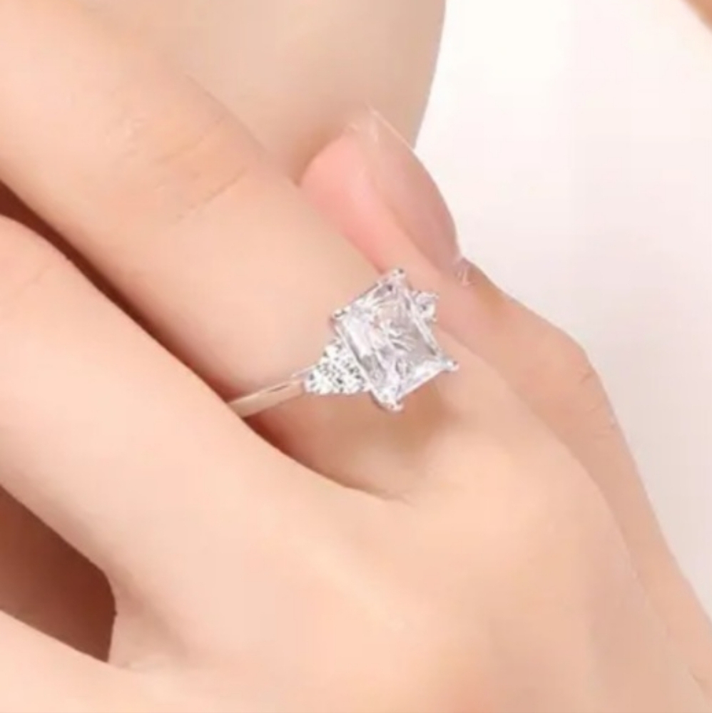 925 Sterling Silver w/ square zircon Size 7 ring New Fast Ship. Beautiful!!!